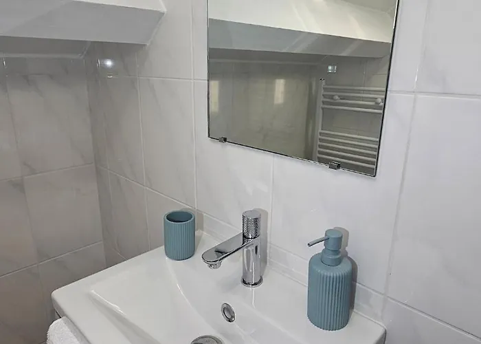 Chez Corine Et Charlie מונס