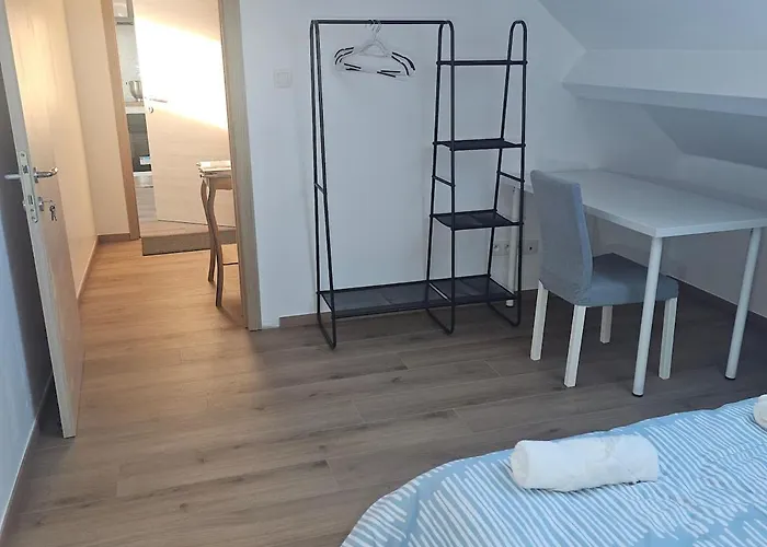 Chez Corine Et Charlie מונס